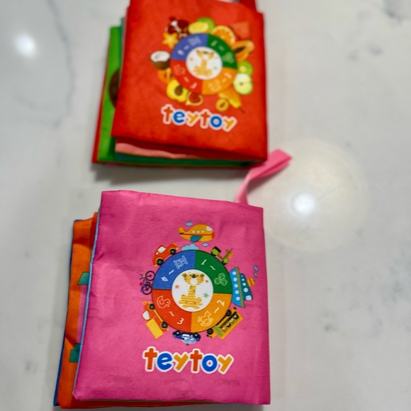 Fabric books for babies, squeaky toy - Picture 7 of 7